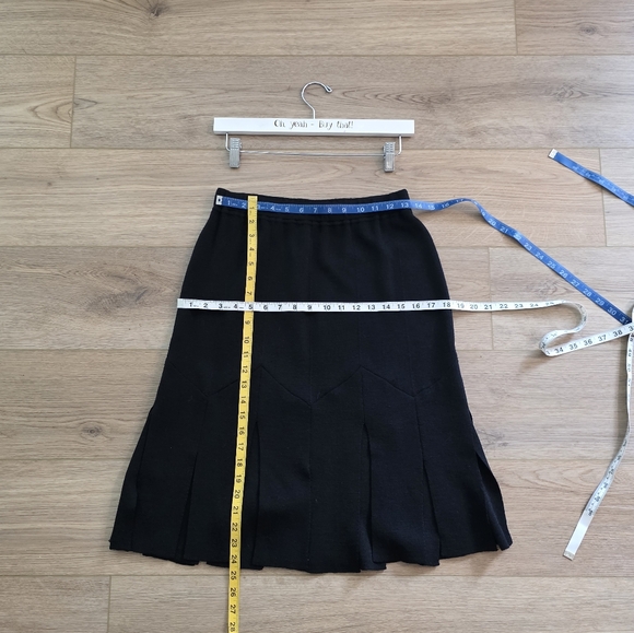 PRISTINE St John Black Carwash Skirt Size 6 - Picture 3 of 8